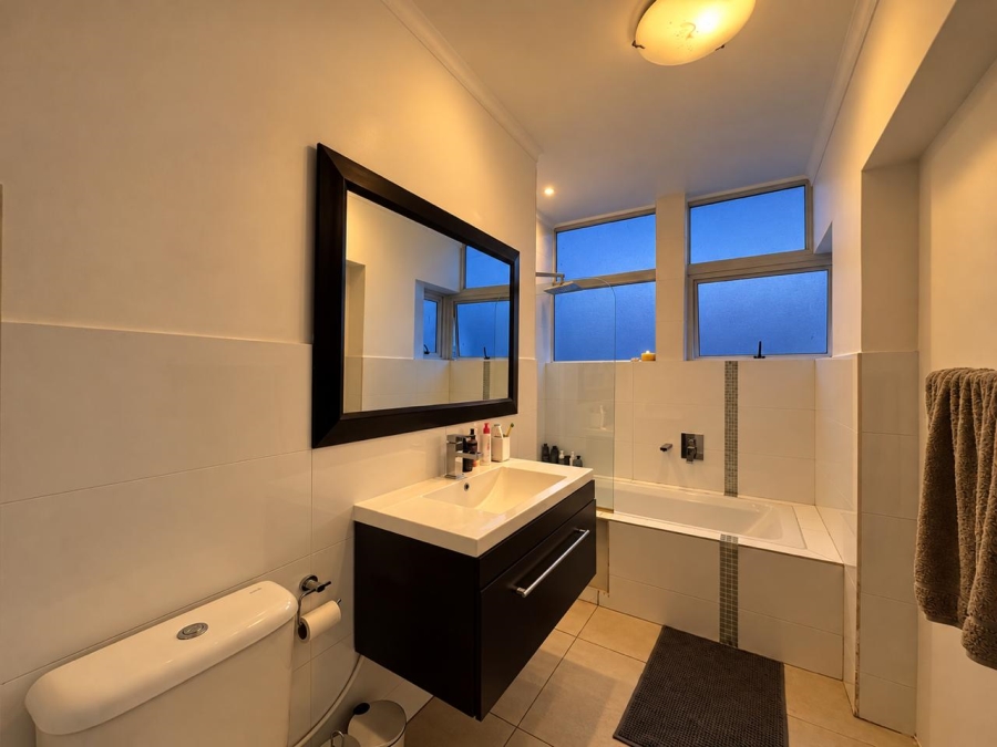 To Let 3 Bedroom Property for Rent in Sea Point Western Cape